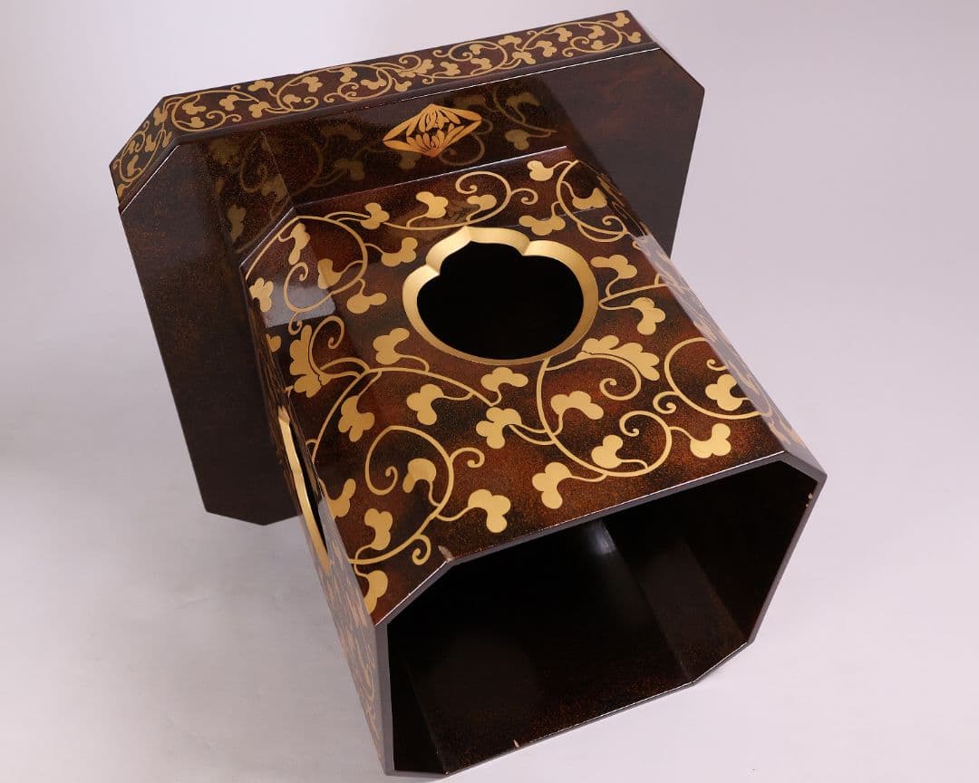 唐草蒔絵 三宝 高25.5cm 木製 朱塗 三宝台 金蒔絵 仏具【MA685】