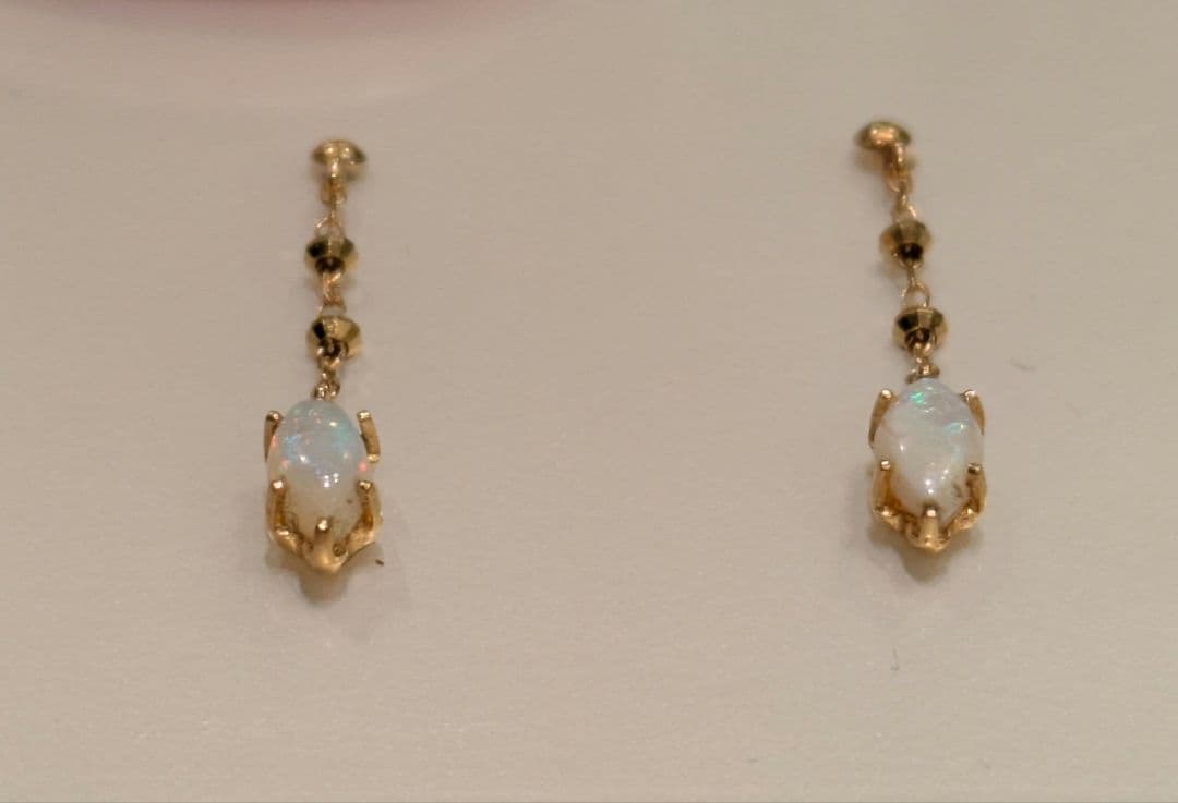 り*え様 ゴールドチェーンオパール18Kピアス