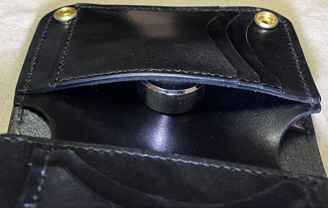 栃木レザー ミドル トラッカーウォレット 三層 ピックポケット無し