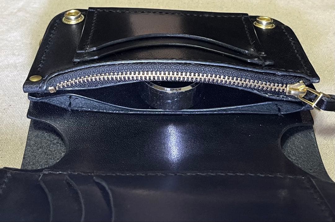 栃木レザー ミドル トラッカーウォレット 三層 ピックポケット無し