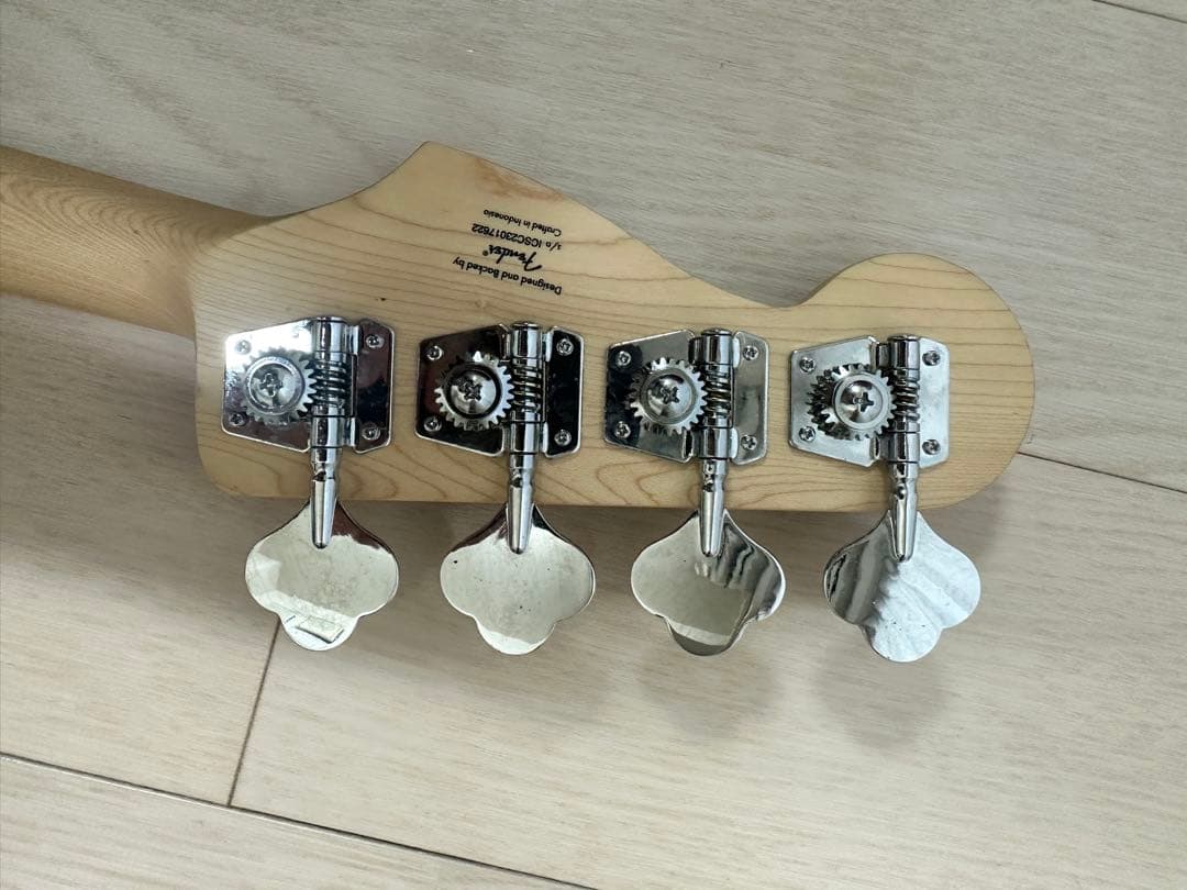 ベース Fender Squier Jazz Bass