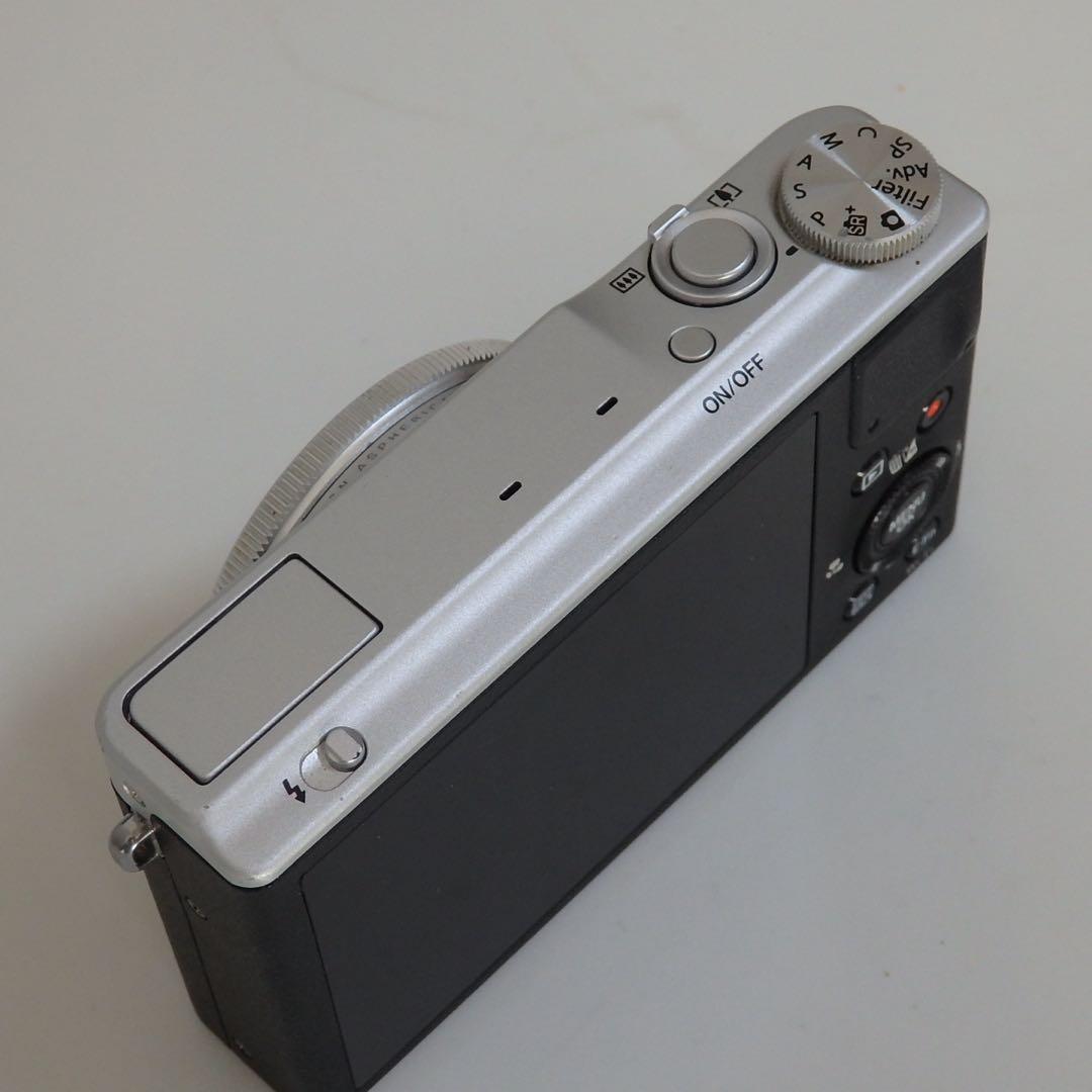 動作確認済　美品　FUJIFILM XQ2 シルバー　フジフイルム