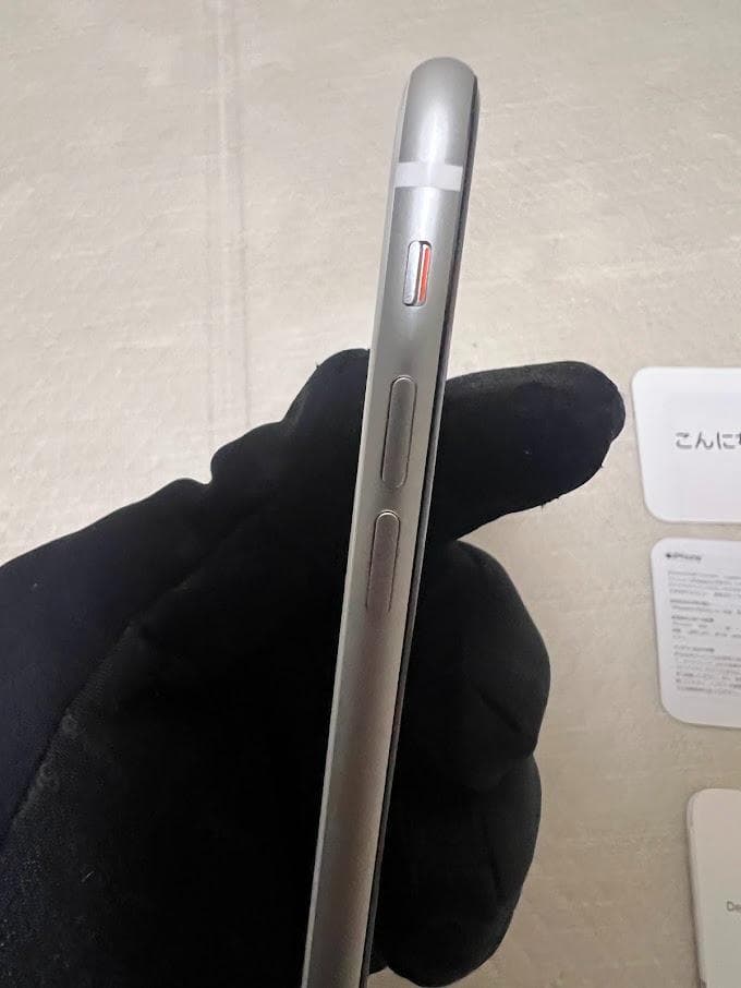 【極美品】Apple iPhone SE (第2世代) ホワイト 本体