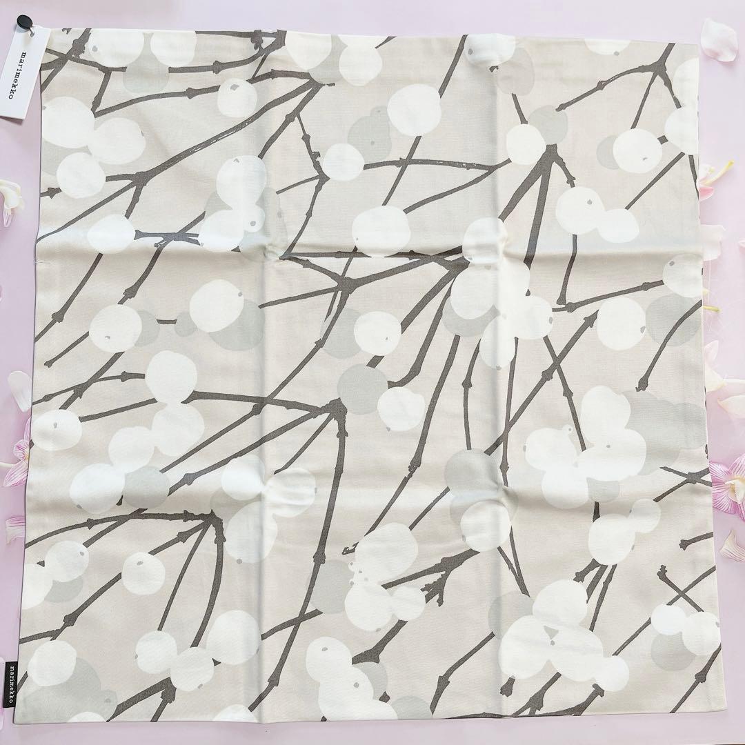 ♡マリメッコ　ルミマルヤ クッションカバー　50×50 雪いちご　北欧　グレー