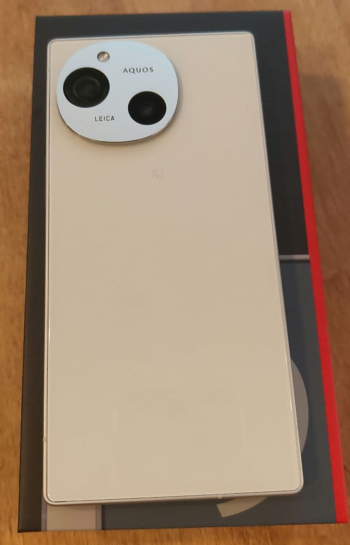 AQUOS R9 SH-M28 SIMフリー　ホワイト