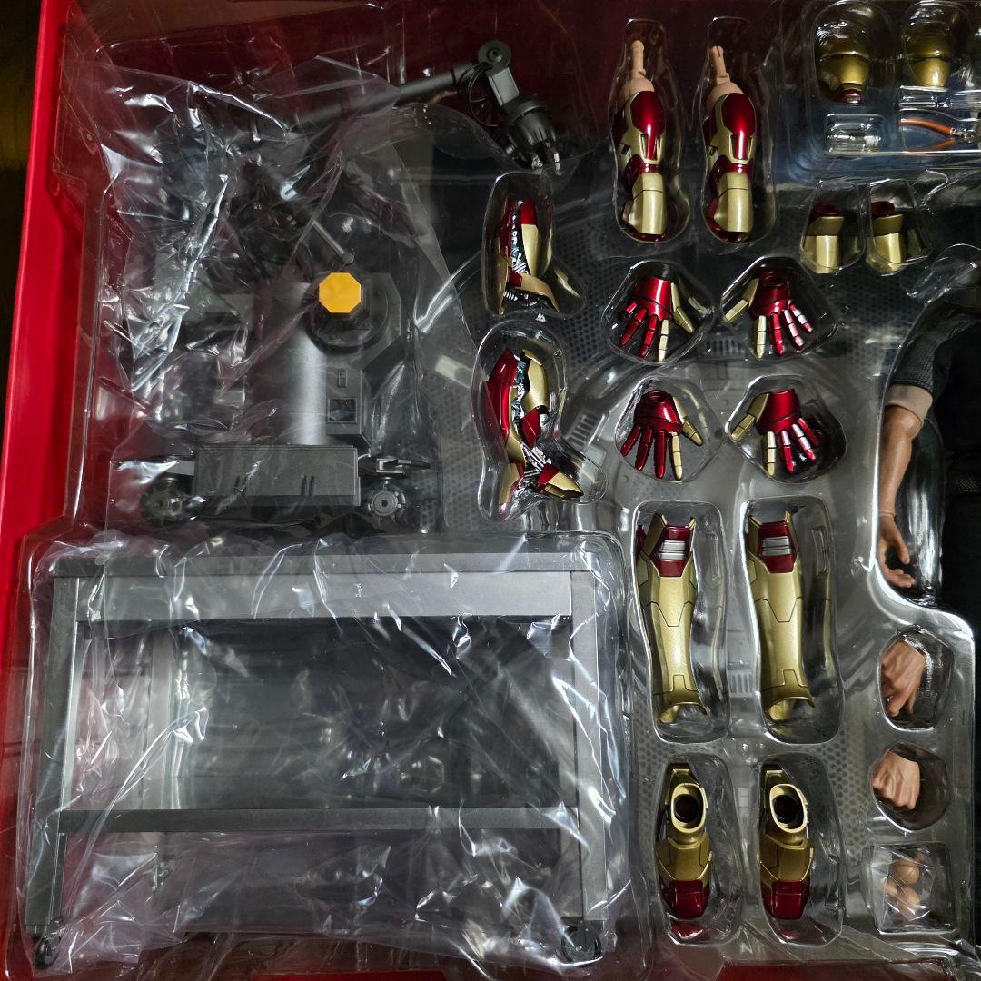 hottoys 『アイアンマン３』トニー・スターク（開発作業版）