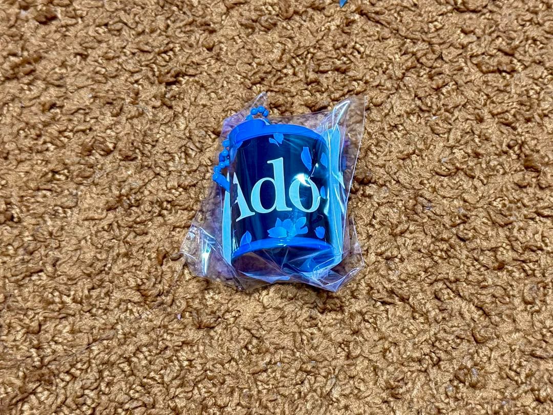 Ado 大進化！割とデカいかも？！キラキラペンライト + ガチャケース