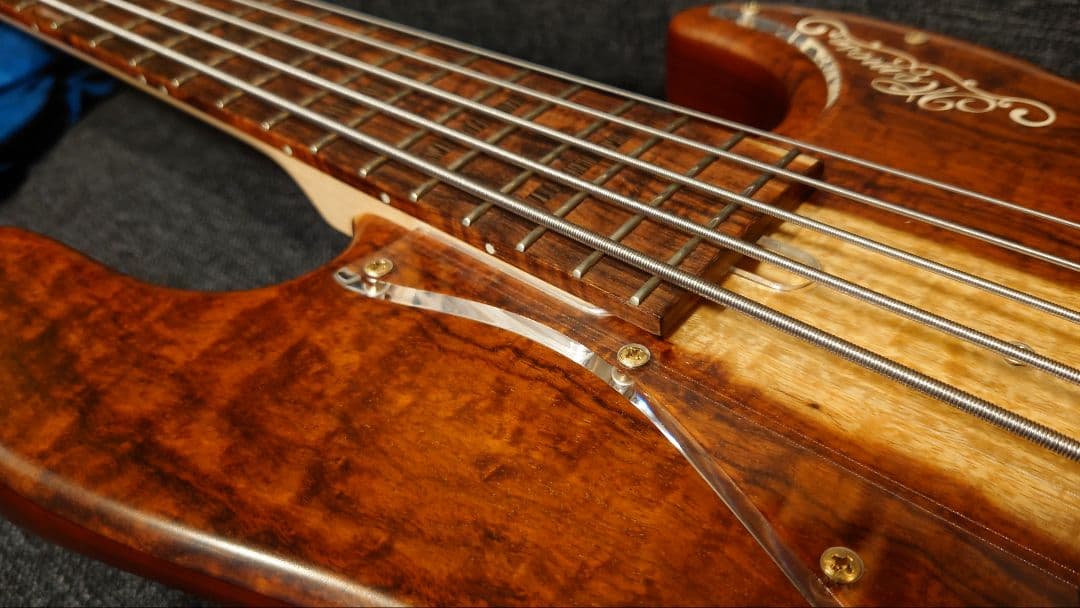 momose　custom 5弦ベース