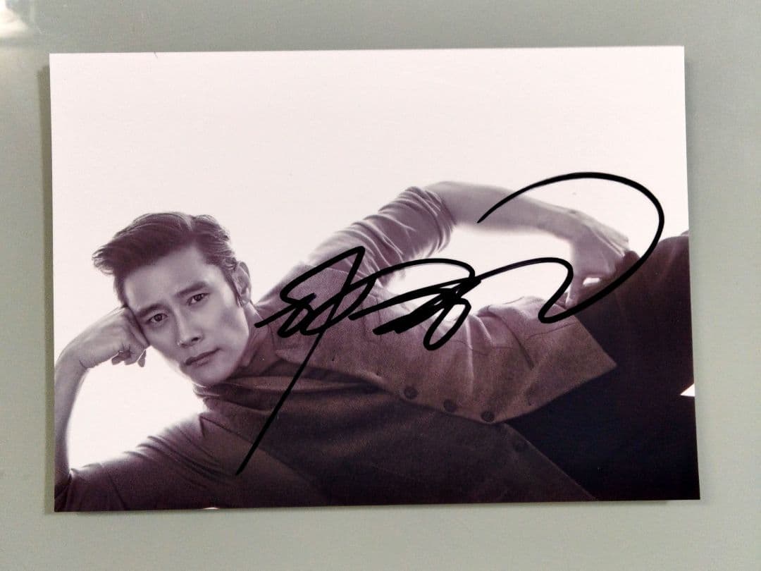 セール中…イ・ビョンホン直筆サイン入り2Lサイズ写真…Lee Byung-hun