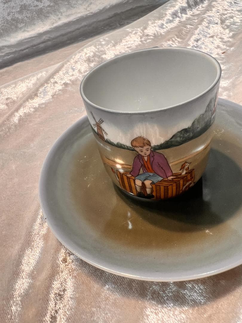 カップ＆ソーサー2個とミルクポットのセット 手描き　オランダの風景　刻印なし