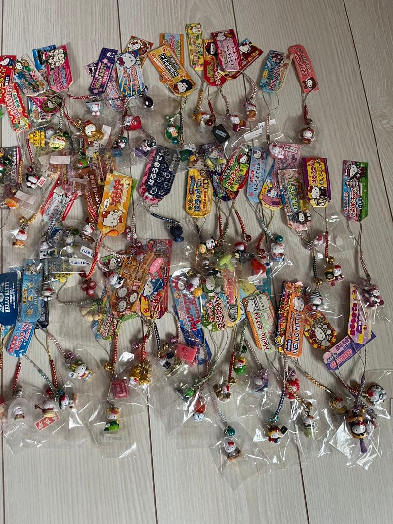 【未使用】ハローキティ☆ストラップ　根付け　まとめ売り　124個