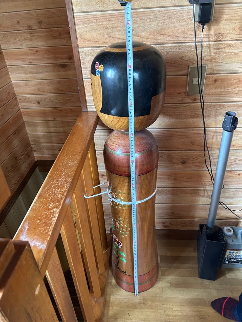 巨大な木地山こけし：高橋久宗作