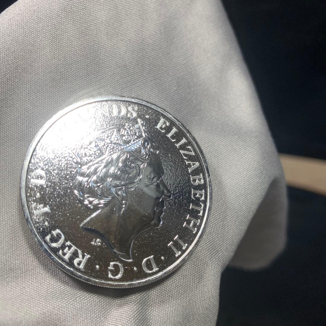 その5　純銀貨 2オンス クイーンズビースト　2016 ライオン・イングランド