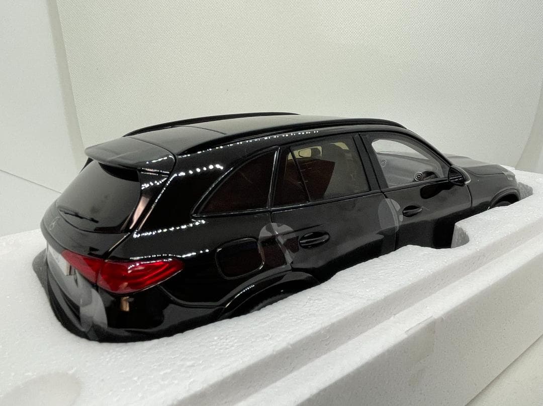 302-014 iScale 1/18 メルセデスベンツ GLC ブラック