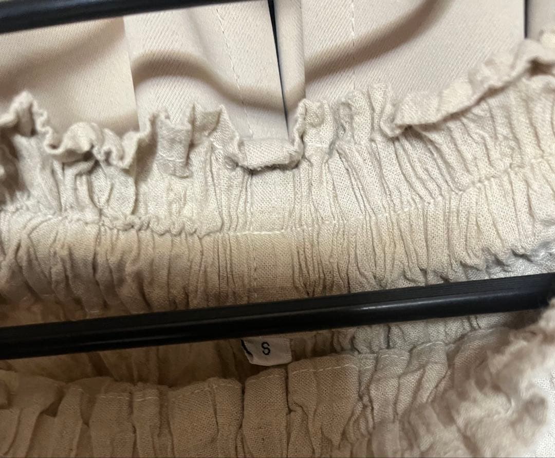 新品未使用　バルーンパンツスリム　生成　S(W60) ヂェン先生の日常着