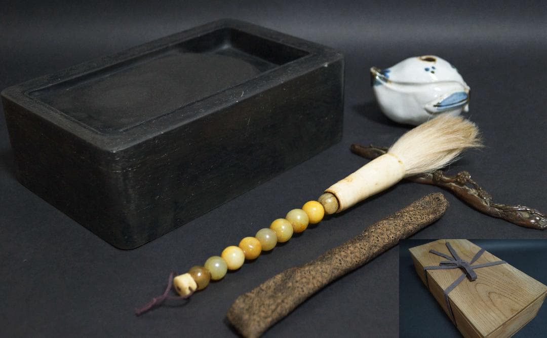 文房至宝 清大型古端渓硯(六石眼)重5.4kg 古玉筆/李朝水滴/古銅製梅文筆置