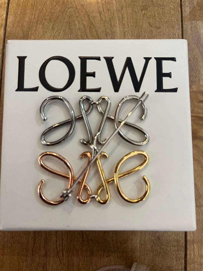 ロエベ　アナグラム　ブローチ　マルチカラー　美品