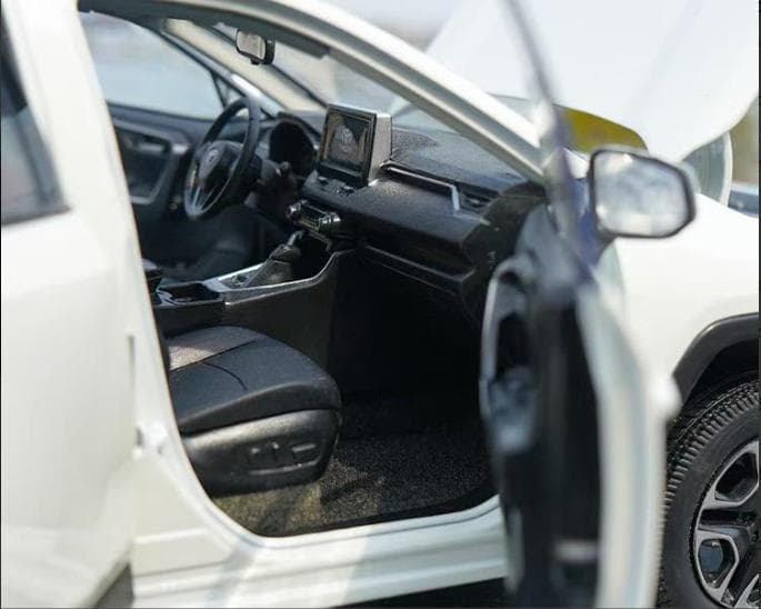 トヨタ RAV4 2019 1/18 ダイキャストモデル ミラノカーキ