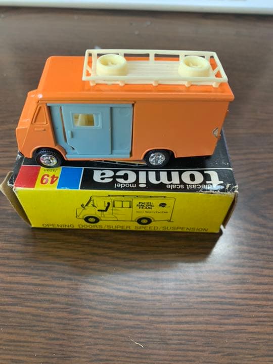 tomica いすずエルフハイルーフ　ミニカー