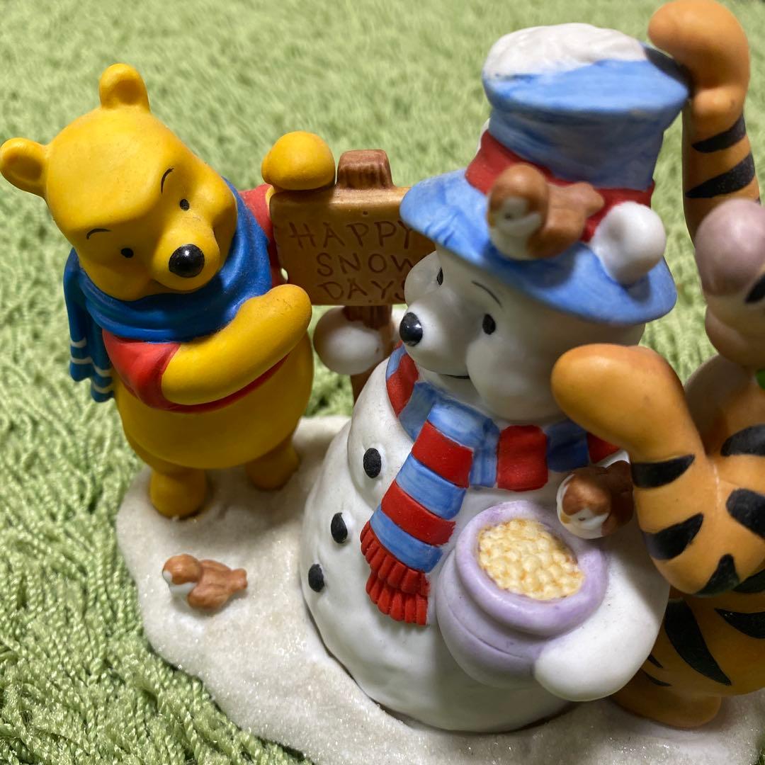 Disney Storeくまのプーさん 雪だるま 陶器　フィギュア