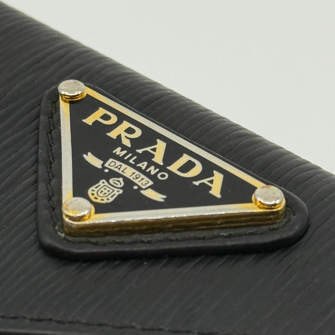 美品 PRADA ブラック 三つ折り財布 プラダ