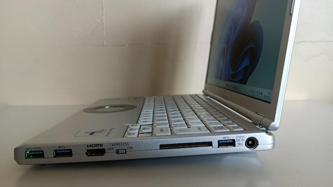 ノートパソコンpanasonic第7世代Core i5 SSD256Gメモリ8G