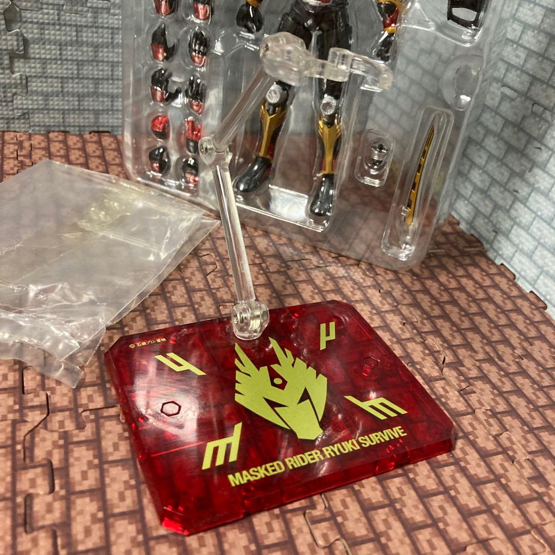S.H.Figuarts 仮面ライダー龍騎サバイブ