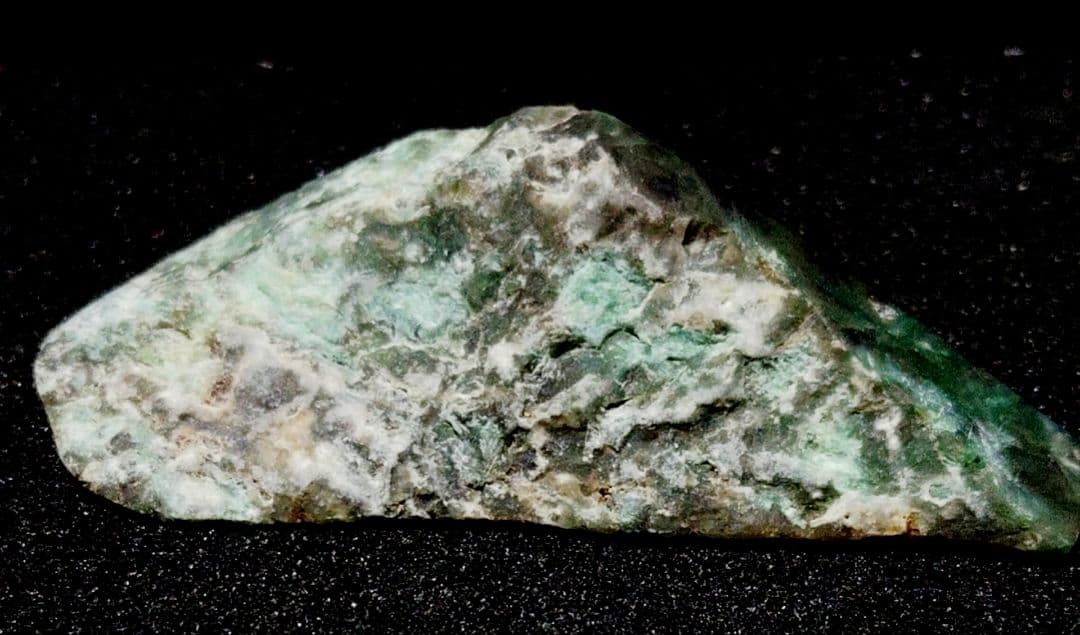 ★翡翠原石★糸魚川硬玉【山之坊コスモクロア・切り出し端材49ｇ】