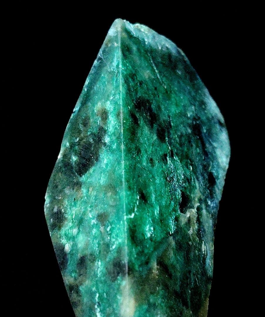 ★翡翠原石★糸魚川硬玉【山之坊コスモクロア・切り出し端材49ｇ】