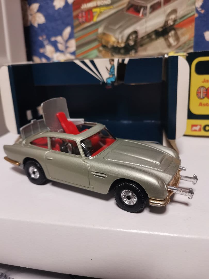 CORGI　007 アストンマーティン　ミニカー