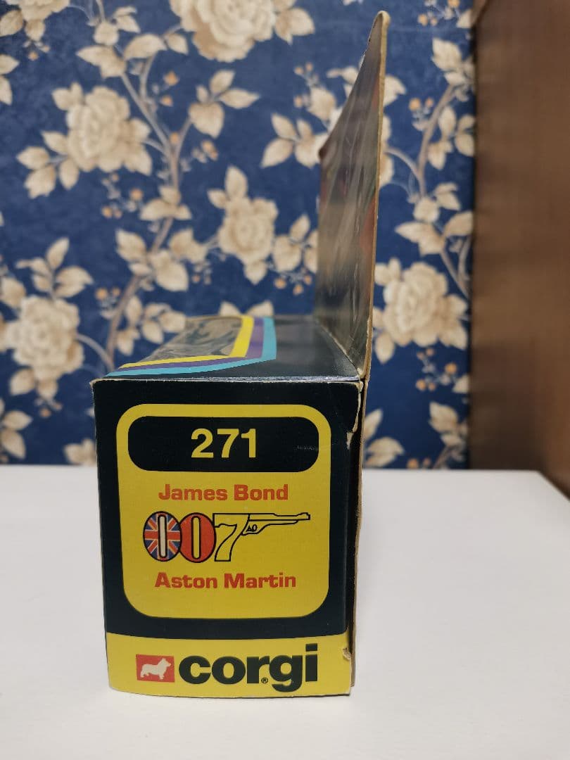 CORGI　007 アストンマーティン　ミニカー