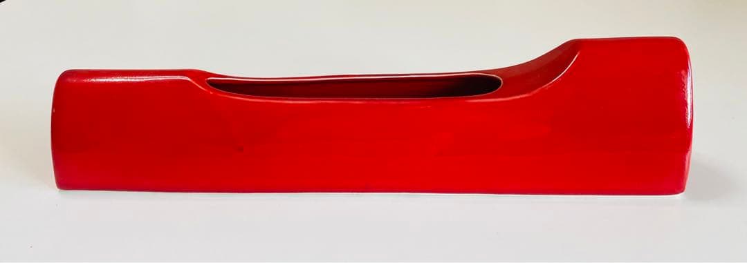 美しい鮮明な色彩　草月花器　洗練されたデザインが特徴