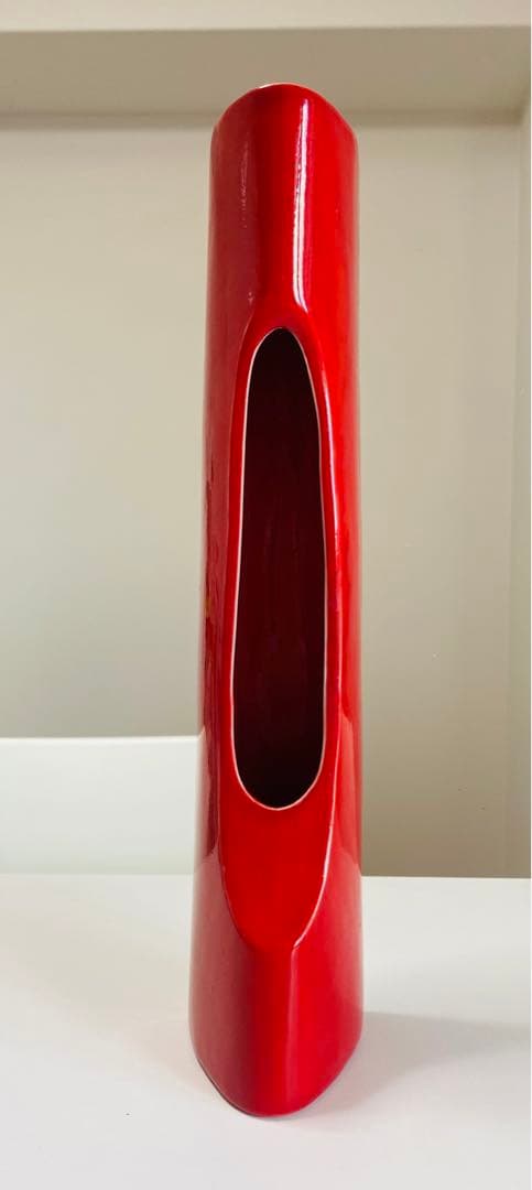 美しい鮮明な色彩　草月花器　洗練されたデザインが特徴