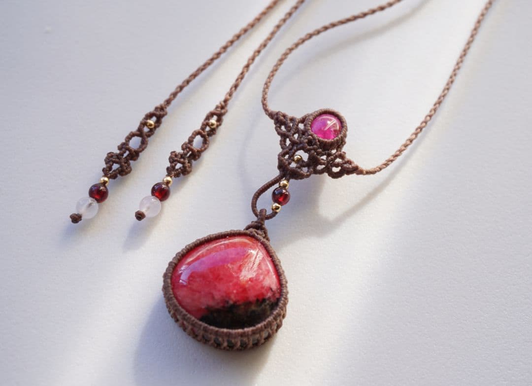 アンゴラ産ロードナイト　ピンクトルマリン　マクラメ　ネックレス