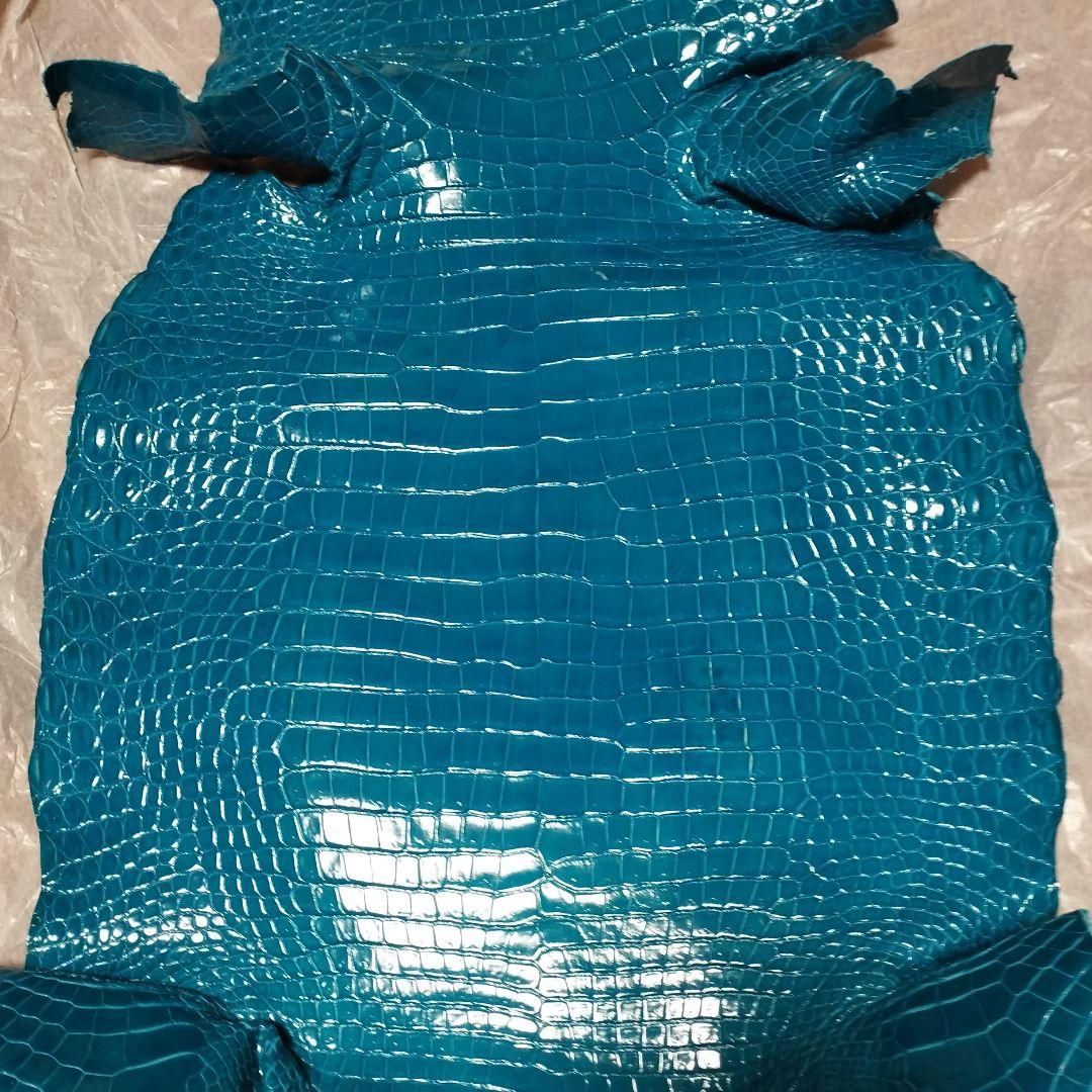 クロコダイル　皮革　ポロサス　ターコイズブルー　1枚