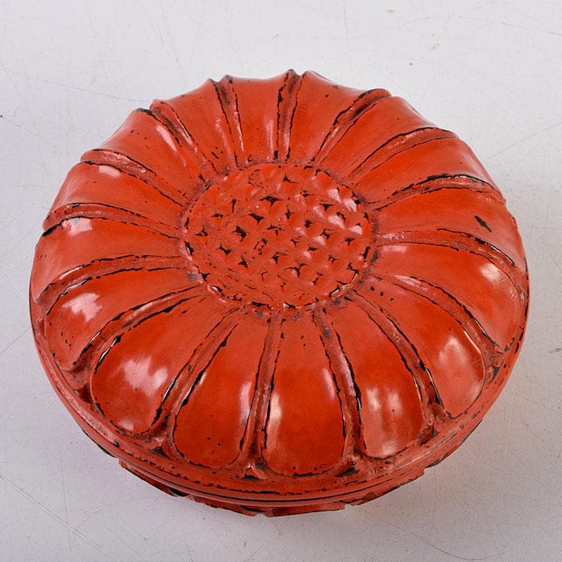 茶道具　鎌倉彫　橘屋友七作　菊形香合　共箱　V　8756