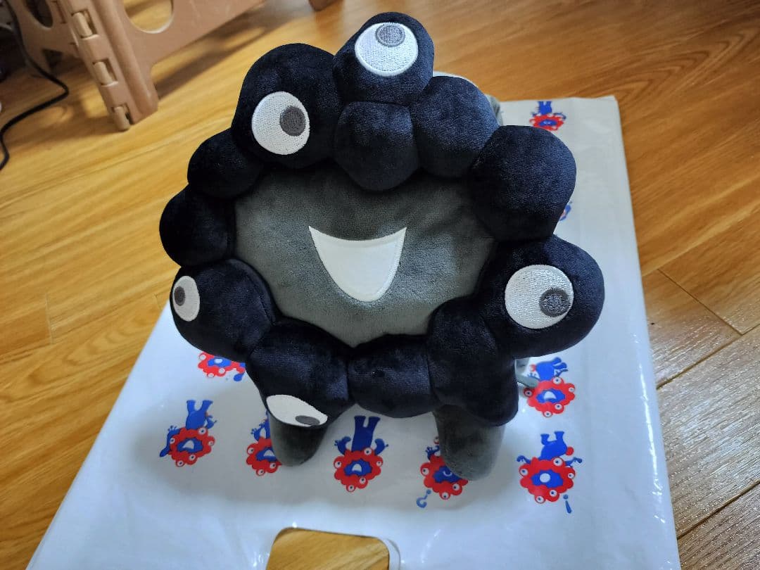 【新品タグ付】大阪・関西万博　黒 ミャクミャク 這型 ぬいぐるみ Lサイズ