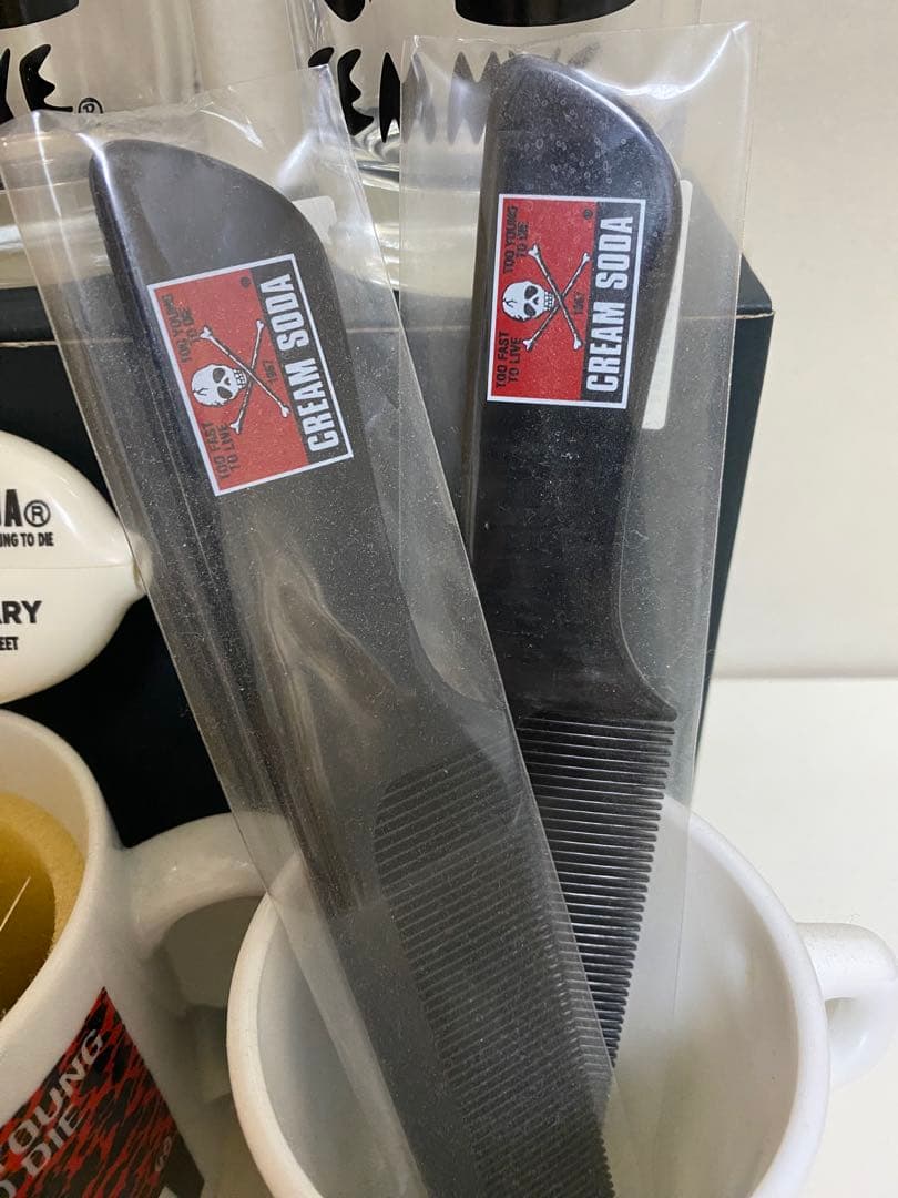 クリームソーダ 灰皿7つ、マグカップ3つ、コーム4つ、グラス3つ、入れ1つ