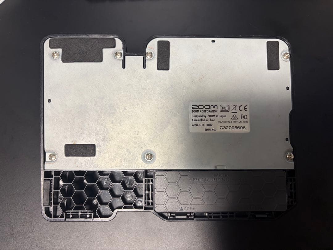 ZOOM ( ズーム ) G1X FOUR ギター用マルチエフェクター