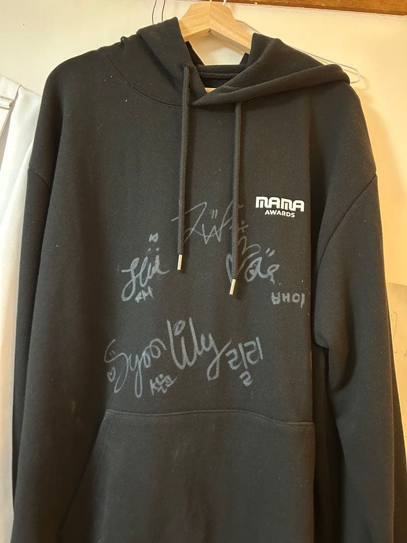 nmixx メンバー全員の直筆サイン入りパーカー
