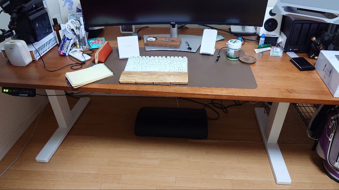 自動昇降デスク（FlexiSpot）