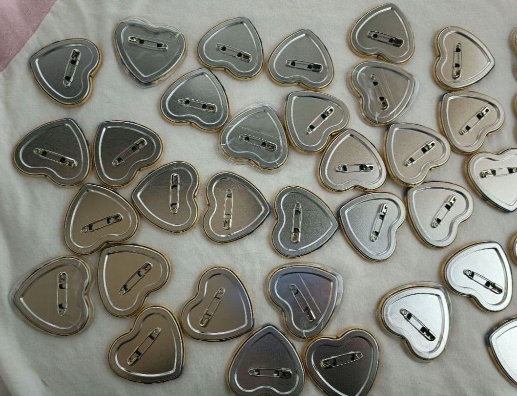 すとぷり　るぅと　ハートの缶バッチ　2023　ハロウィン　デフォ