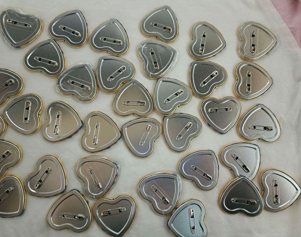 すとぷり　るぅと　ハートの缶バッチ　2023　ハロウィン　デフォ