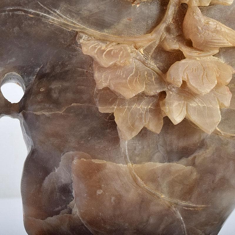 中国　玉石鶏血石彫刻　楼閣山水雕　置物　唐木台付　V　R9267