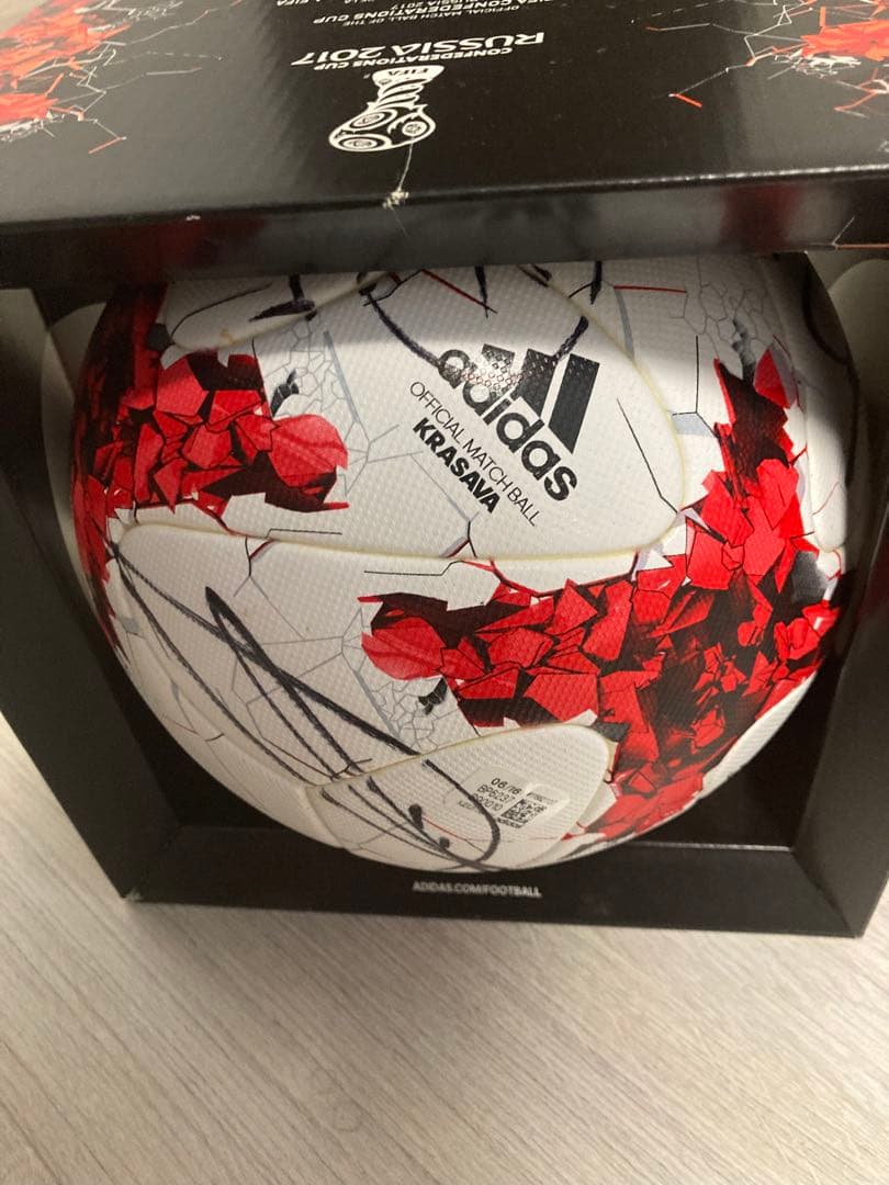 adidas KRASAVA サッカーボール 5号球　公式球　公式試合球