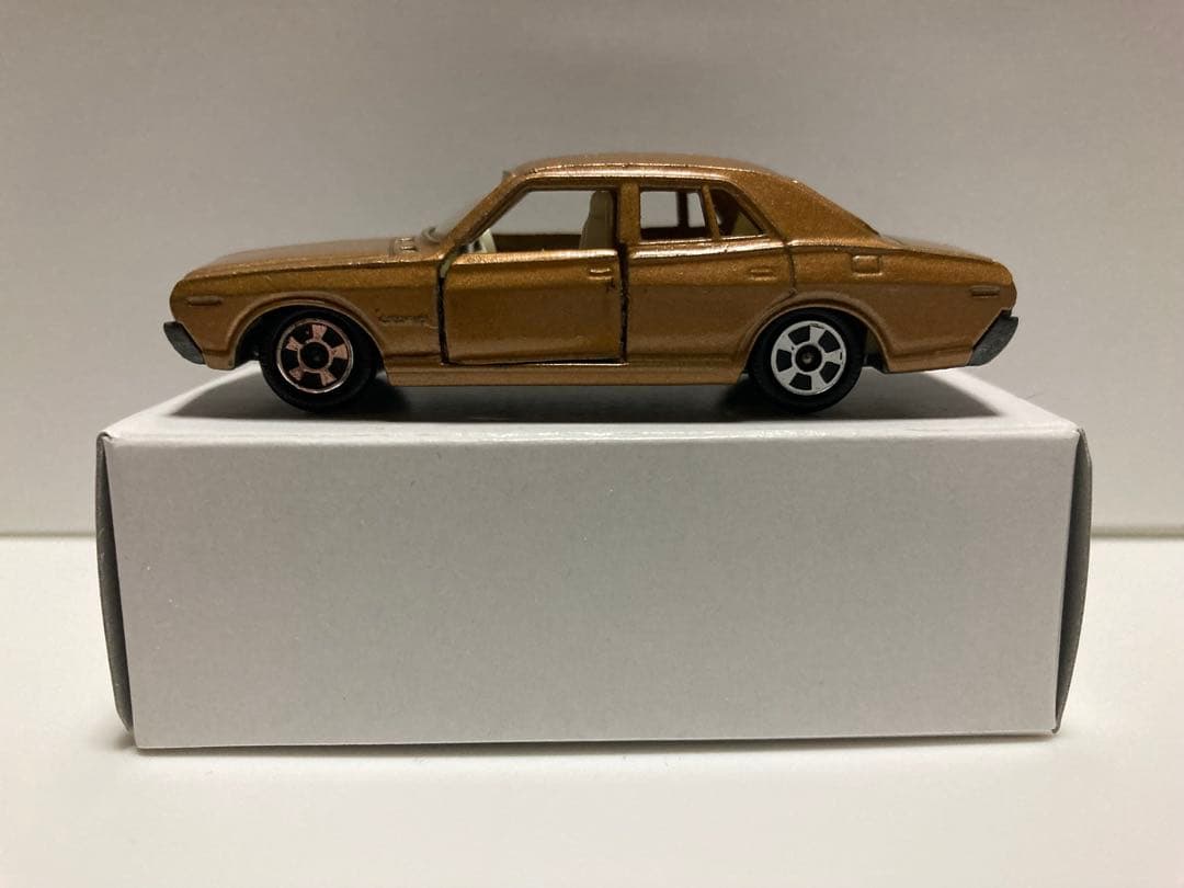 トミカ　No.33 香港製　ニッサン　セドリック