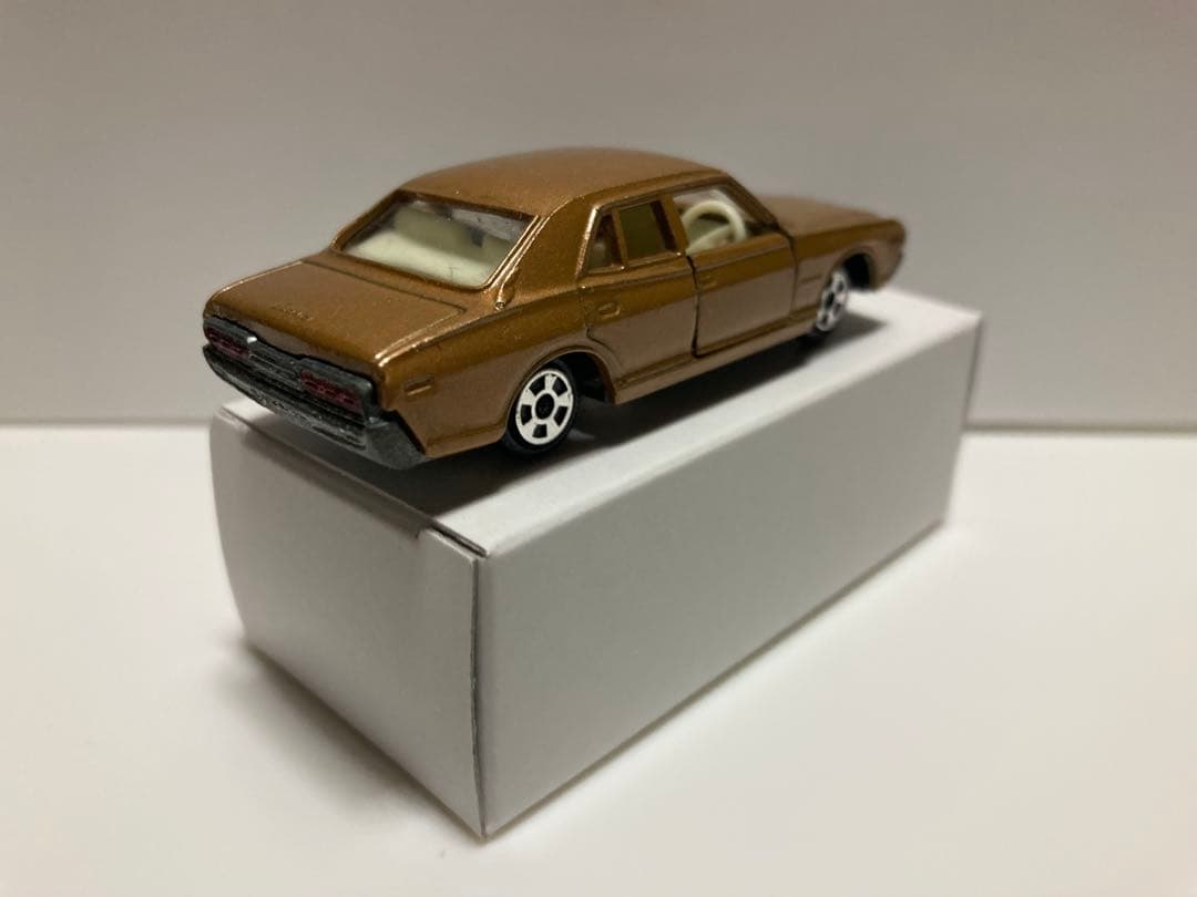 トミカ　No.33 香港製　ニッサン　セドリック