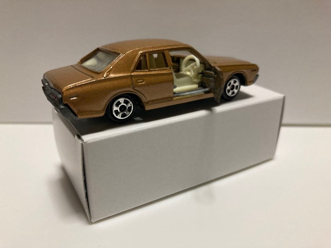 トミカ　No.33 香港製　ニッサン　セドリック