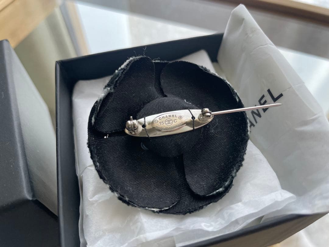 CHANEL　カメリア　ブローチ　ツイード　ロゴあり