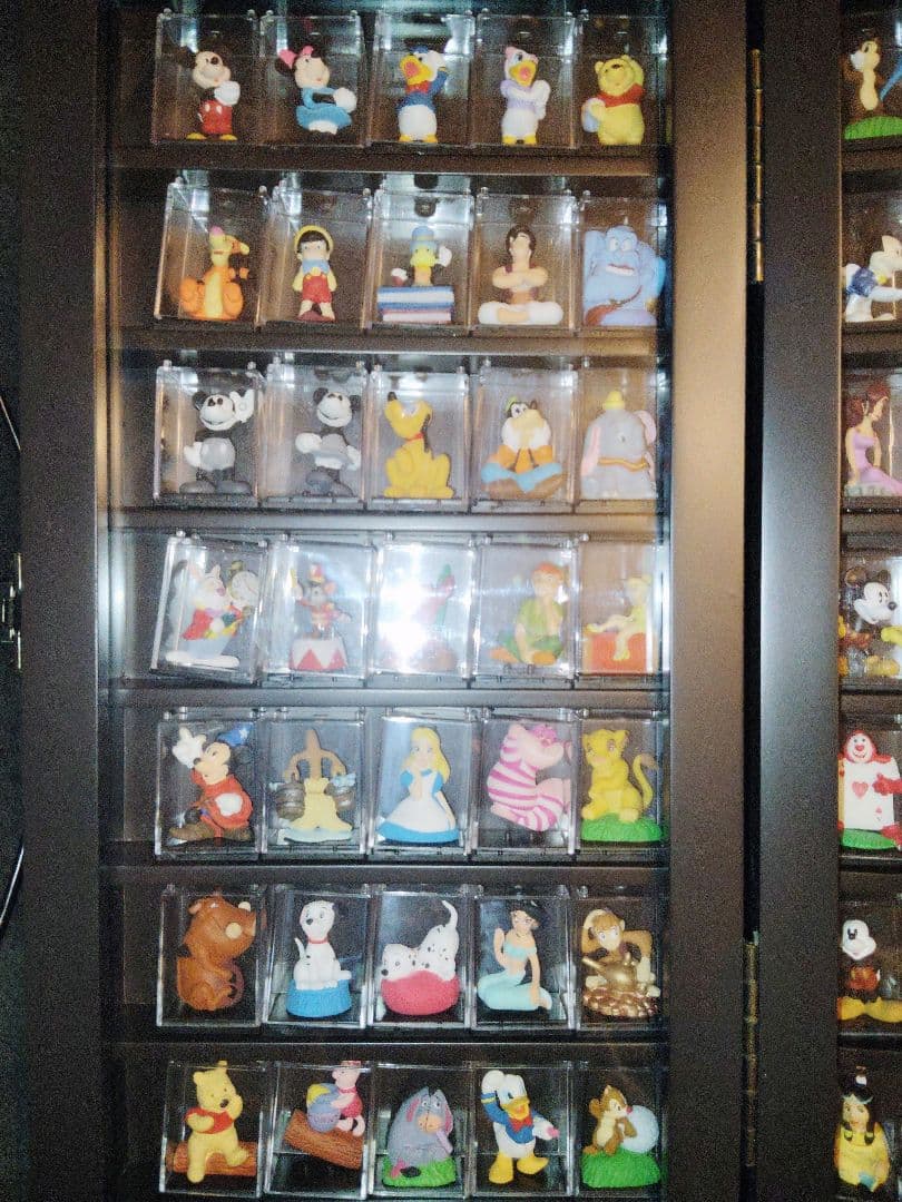 ディズニー yujin フィギュア ミニチュア 専用ケース付き